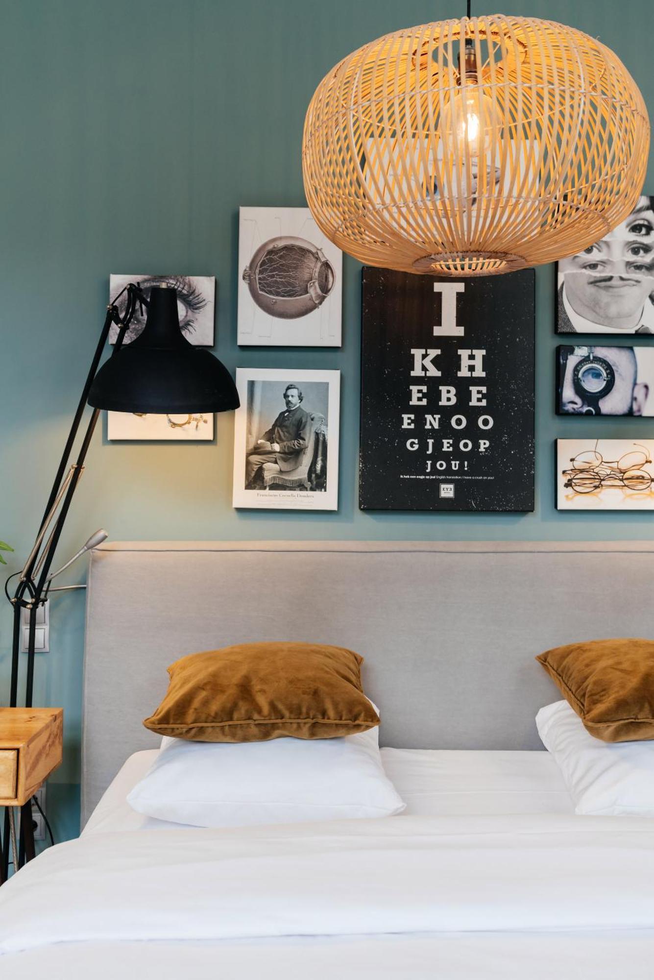 Eye Hotel